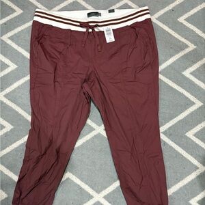 4132
Torrid Jogger Poplin Wild Ginger R Capris NWT Size 2 2x 18-20 $30